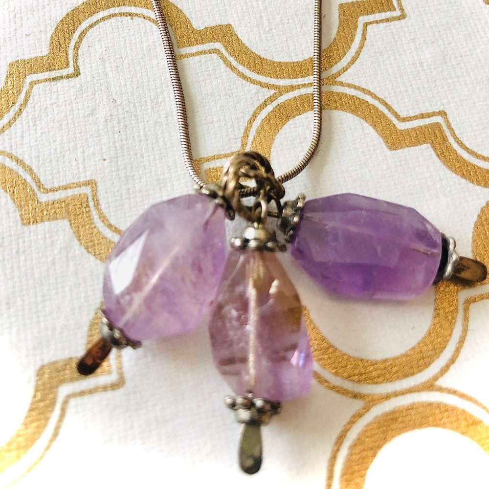 Three stone necklace